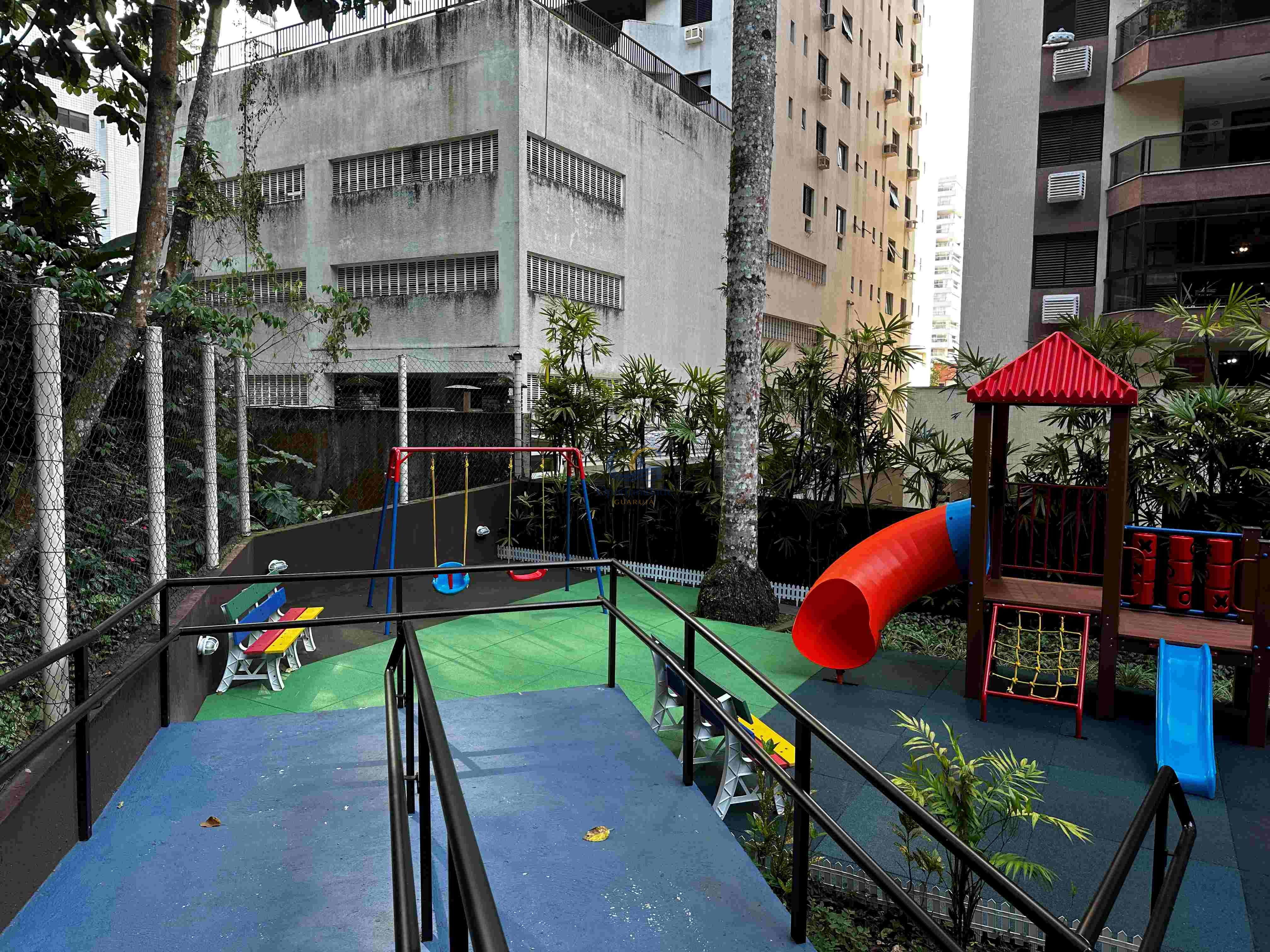 Apartamento na Praia das Pitangueiras, Guarujá - SP