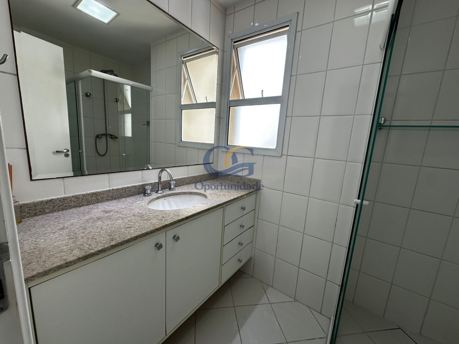 Apartamento Frente ao Mar, Praia das Astúrias Guarujá - SP