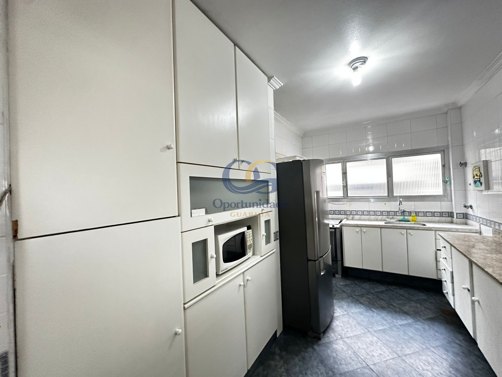 Apartamento na Praia das Pitangueiras, Guarujá - SP