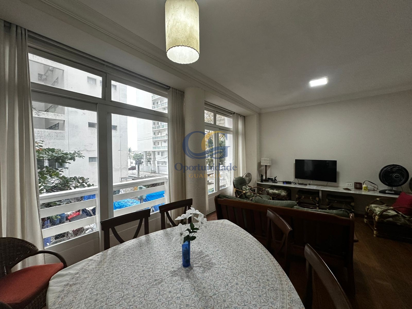 Apartamento na Praia das Pitangueiras, Guarujá - SP