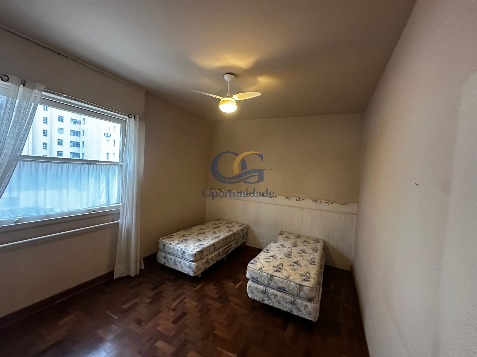 Apartamento na Praia das Pitangueiras, Guarujá - SP