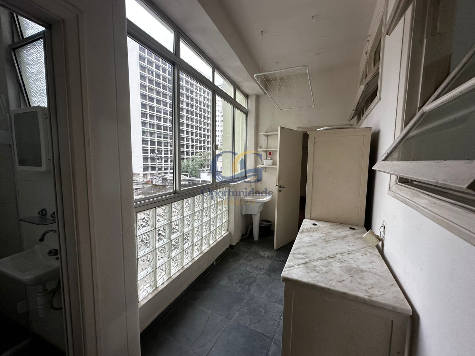 Apartamento na Praia das Pitangueiras, Guarujá - SP