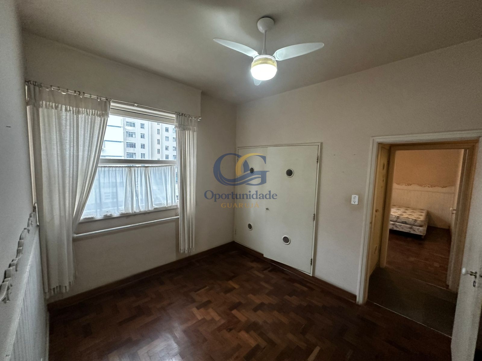 Apartamento na Praia das Pitangueiras, Guarujá - SP