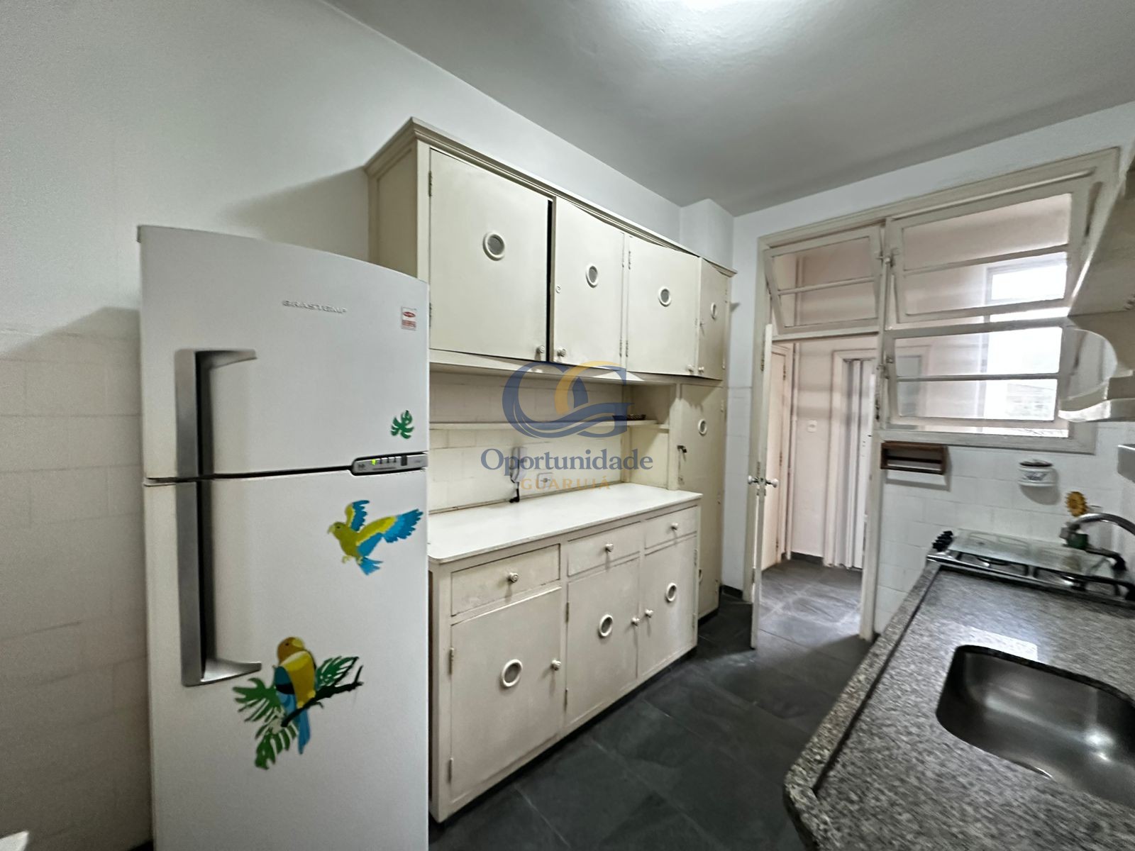 Apartamento na Praia das Pitangueiras, Guarujá - SP