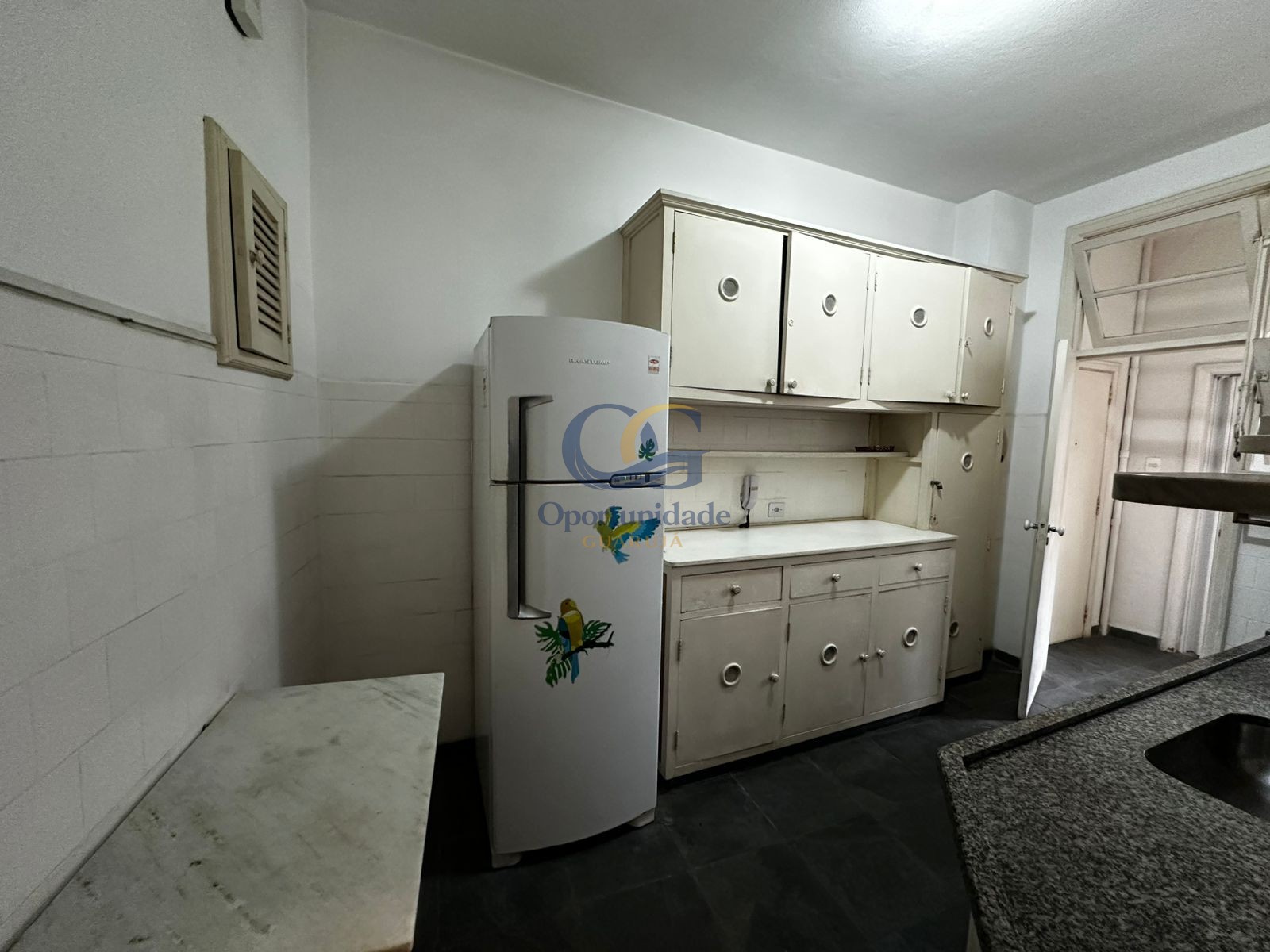 Apartamento na Praia das Pitangueiras, Guarujá - SP