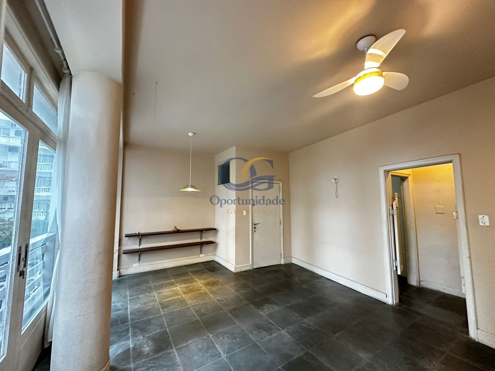 Apartamento na Praia das Pitangueiras, Guarujá - SP