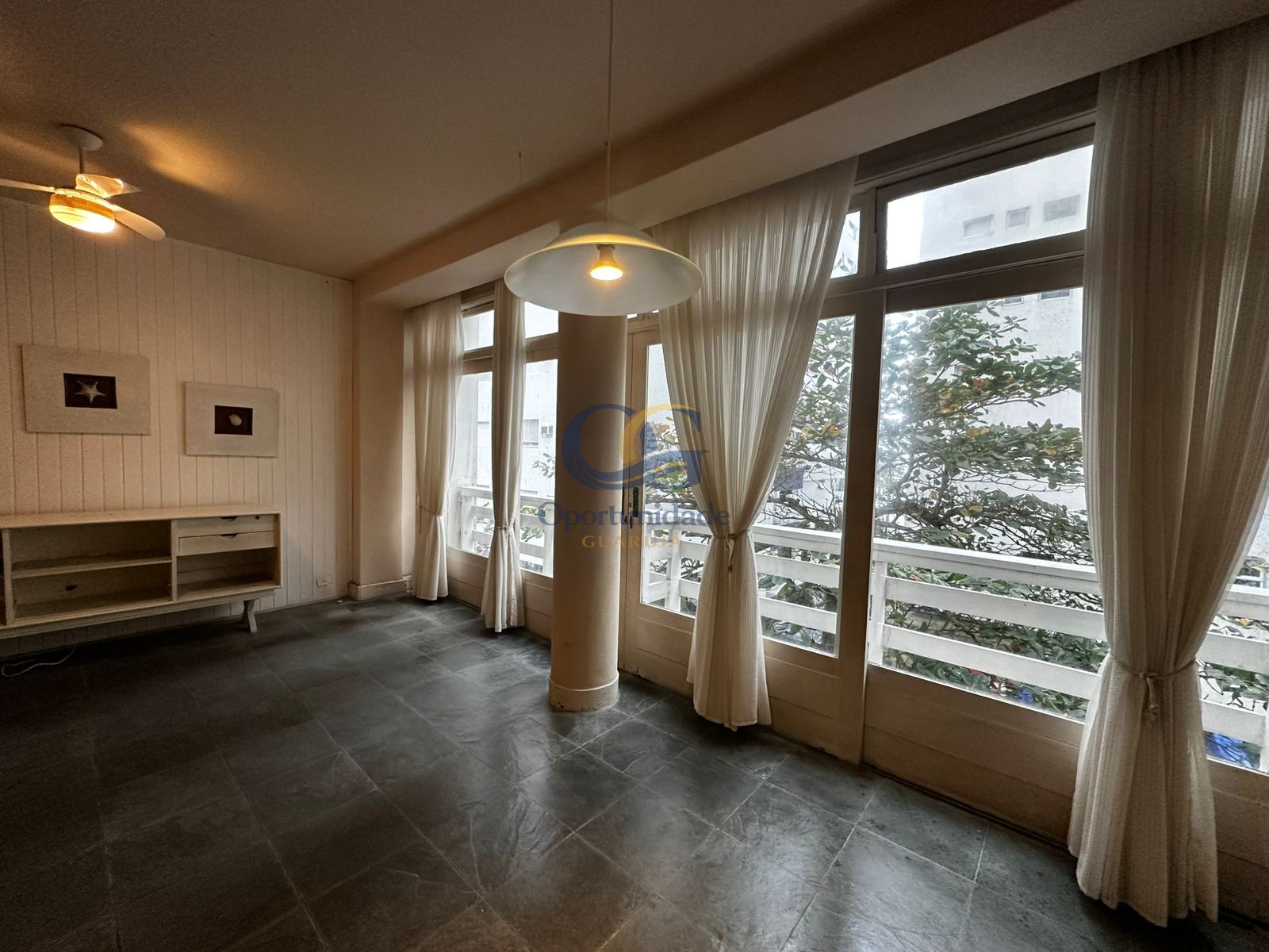 Apartamento na Praia das Pitangueiras, Guarujá - SP