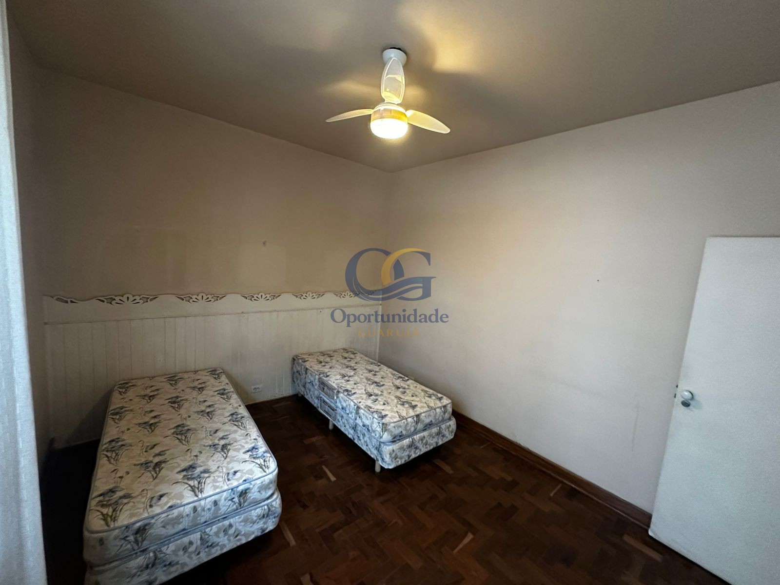 Apartamento na Praia das Pitangueiras, Guarujá - SP