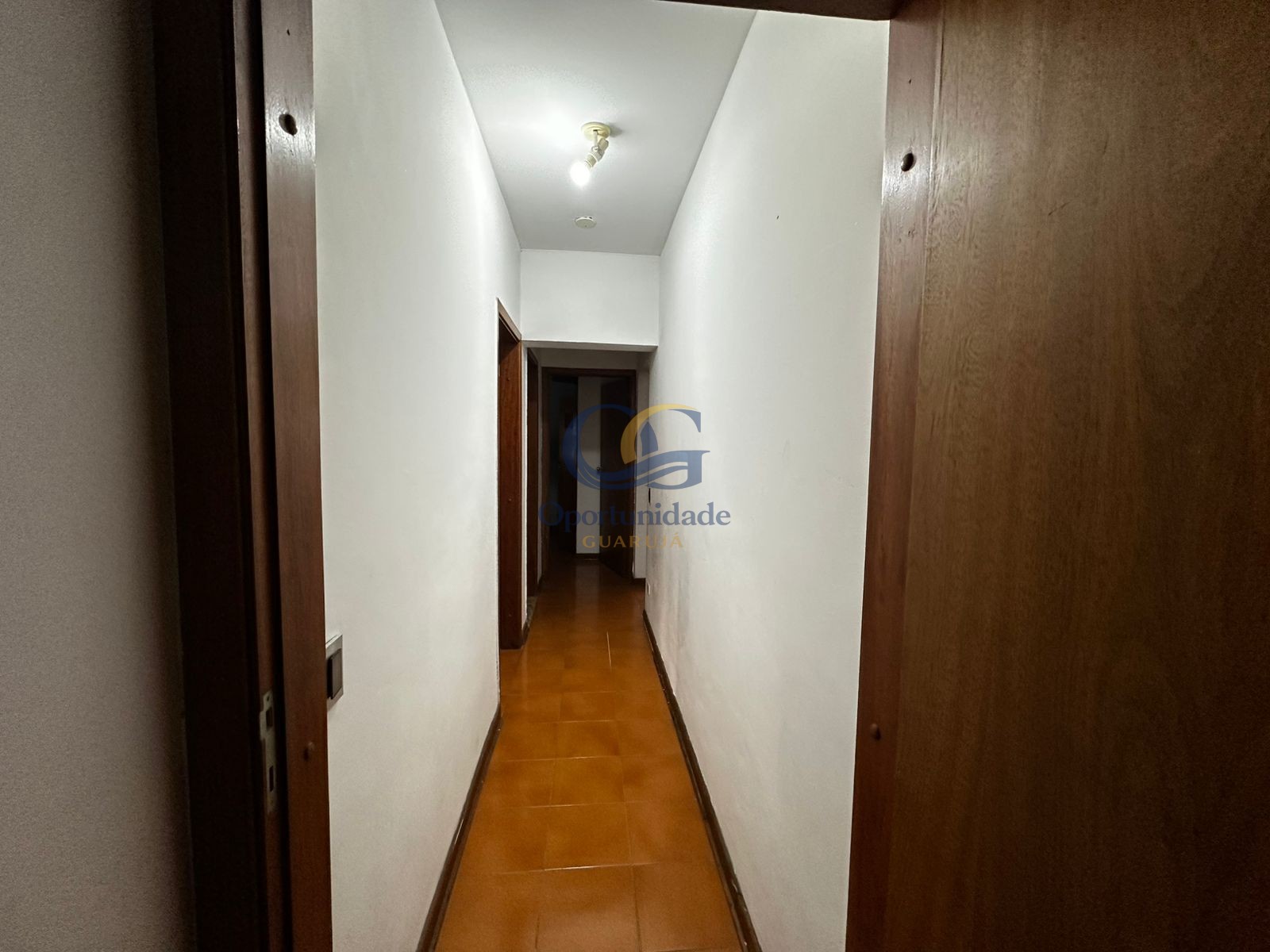 Apartamento na Praia das Pitangueiras, Guarujá - SP