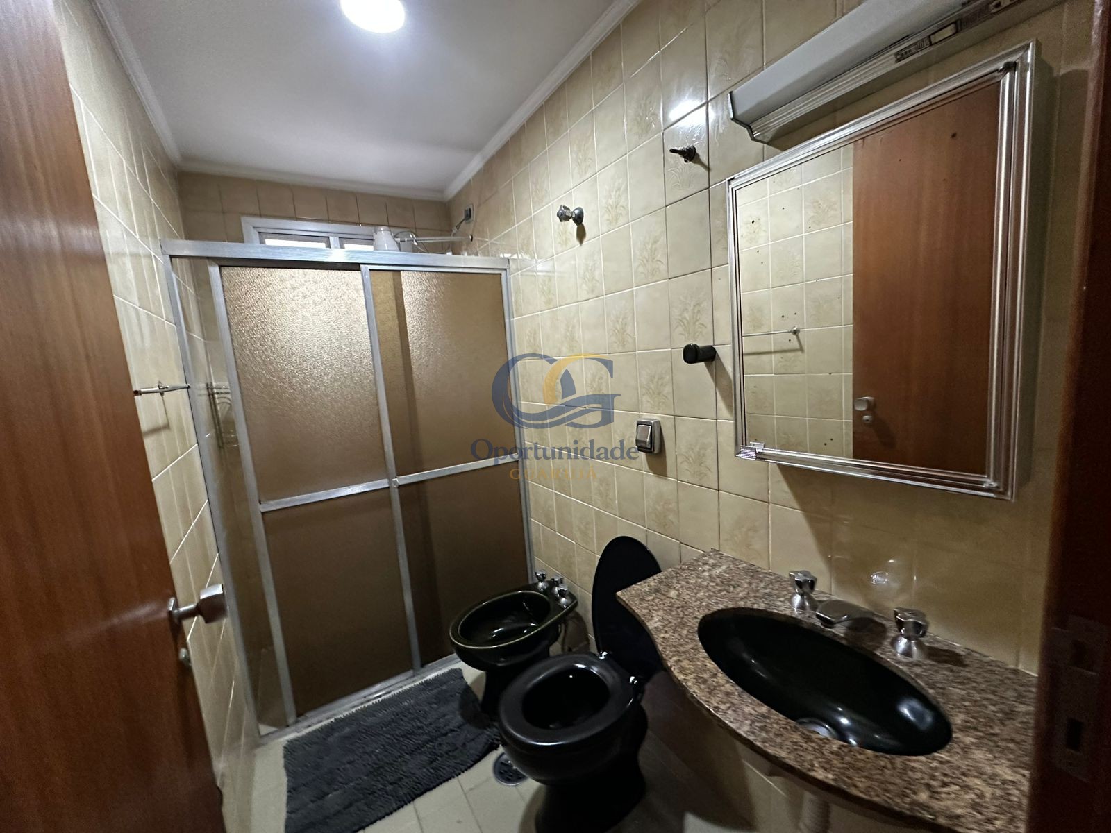 Apartamento na Praia das Pitangueiras, Guarujá - SP