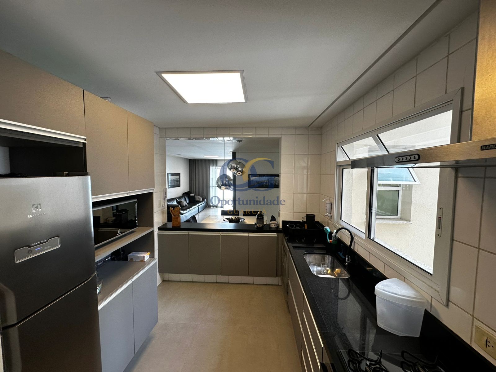 Apartamento Frente ao Mar, Praia das Astúria, Guarujá - SP