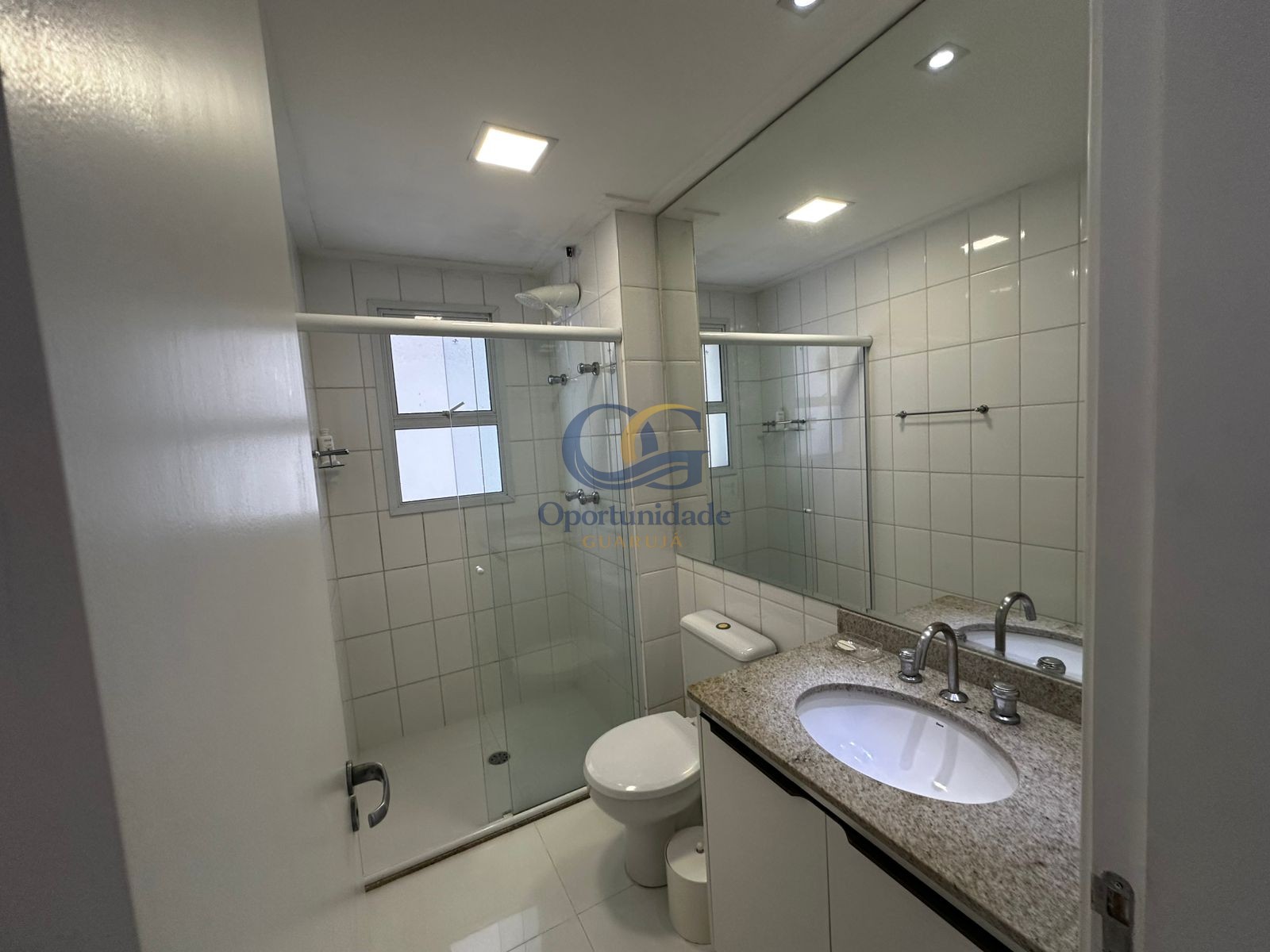 Apartamento Frente ao Mar, Praia das Astúria, Guarujá - SP