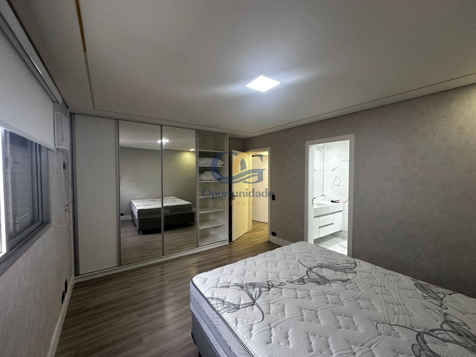Apartamento na Praia das Pitangueiras, Guarujá - SP