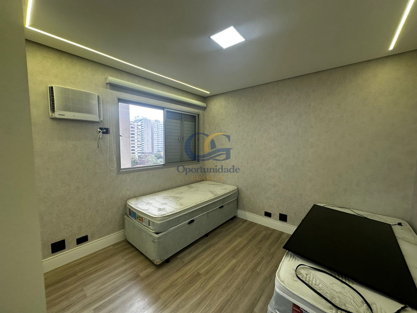 Apartamento na Praia das Pitangueiras, Guarujá - SP