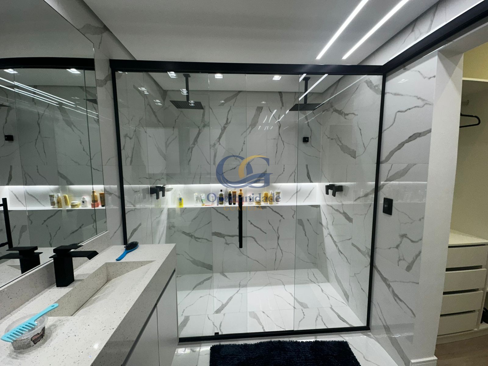 Apartamento na Praia das Pitangueiras, Guarujá - SP