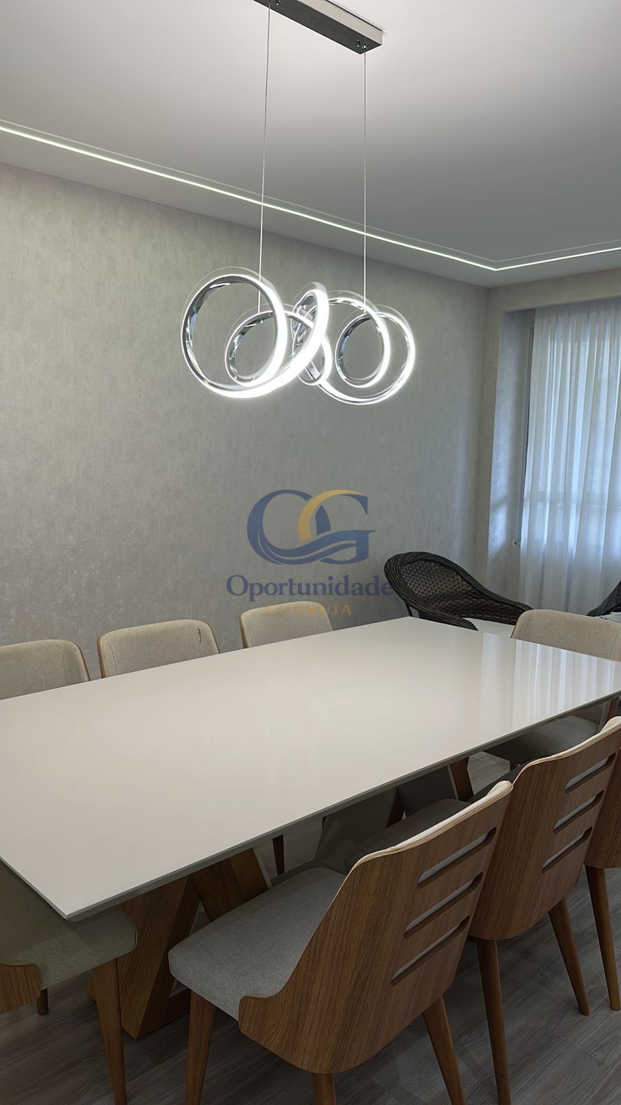 Apartamento na Praia das Pitangueiras, Guarujá - SP