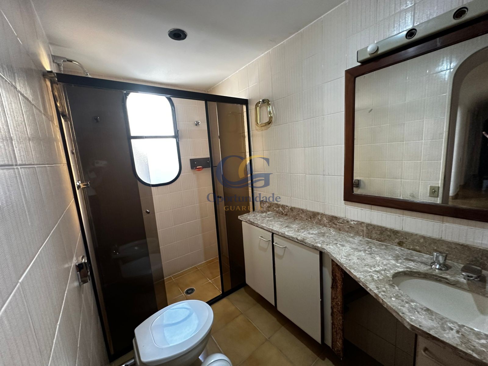 Apartamento na Praia das Pitangueiras, Guarujá - SP
