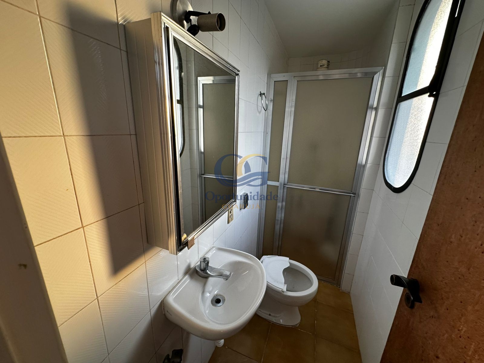 Apartamento na Praia das Pitangueiras, Guarujá - SP