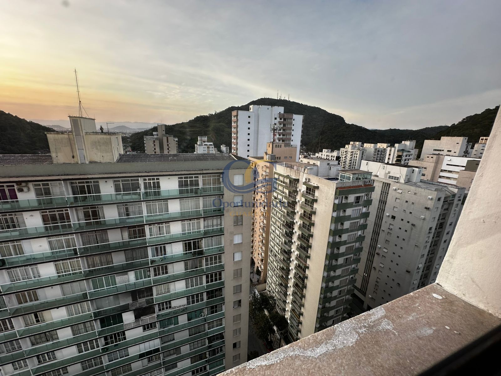 Apartamento na Praia das Pitangueiras, Guarujá - SP