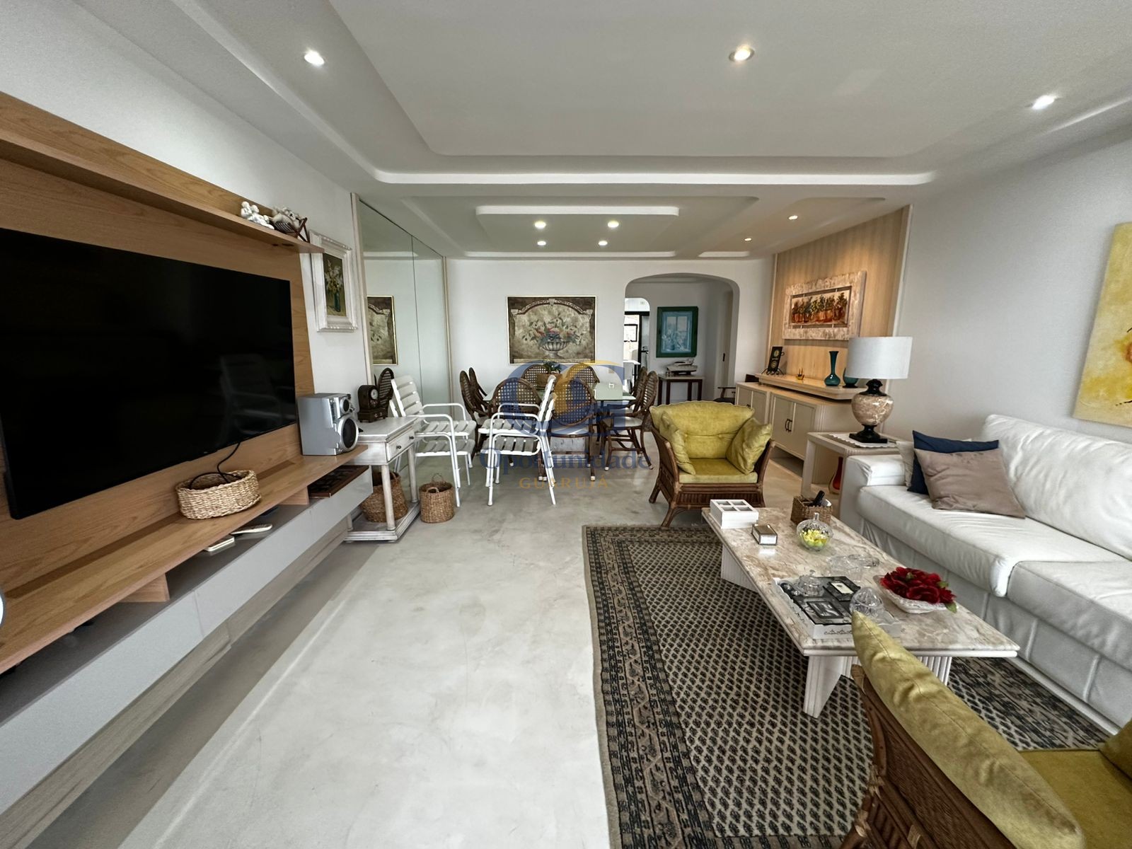 Apartamento na Praia das Pitangueiras, Guarujá - SP