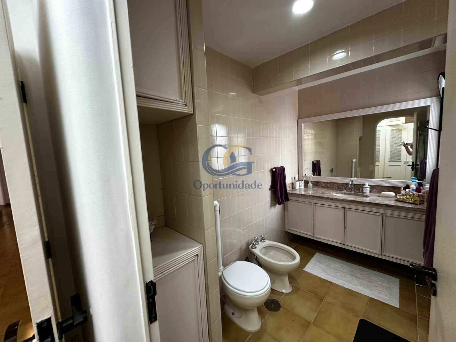Apartamento na Praia das Pitangueiras, Guarujá - SP