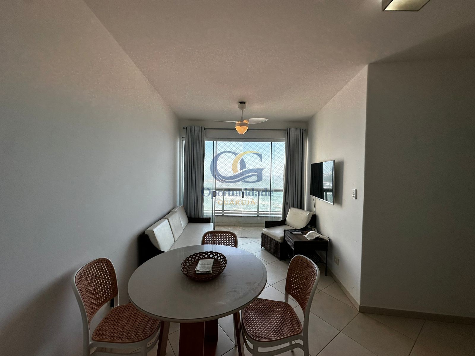 Apartamento Frente ao Mar nas Pitangueiras, Guarujá - SP