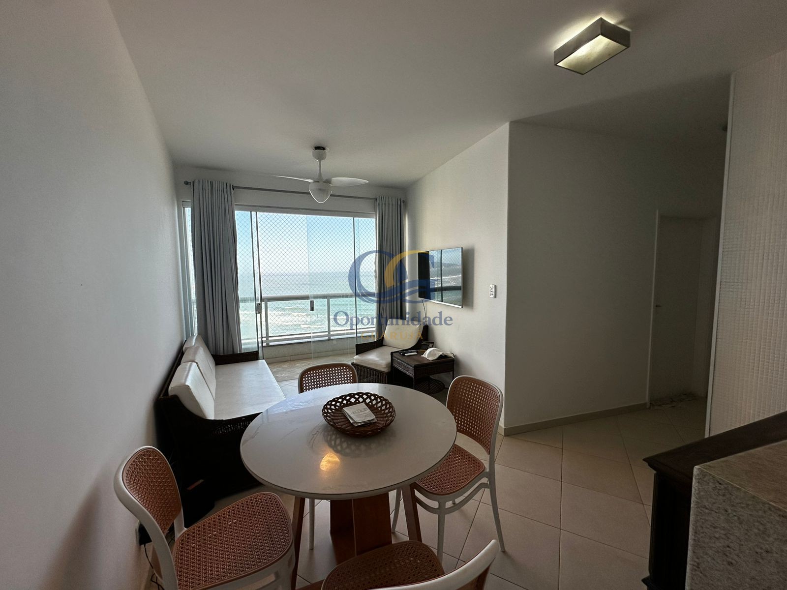 Apartamento Frente ao Mar nas Pitangueiras, Guarujá - SP