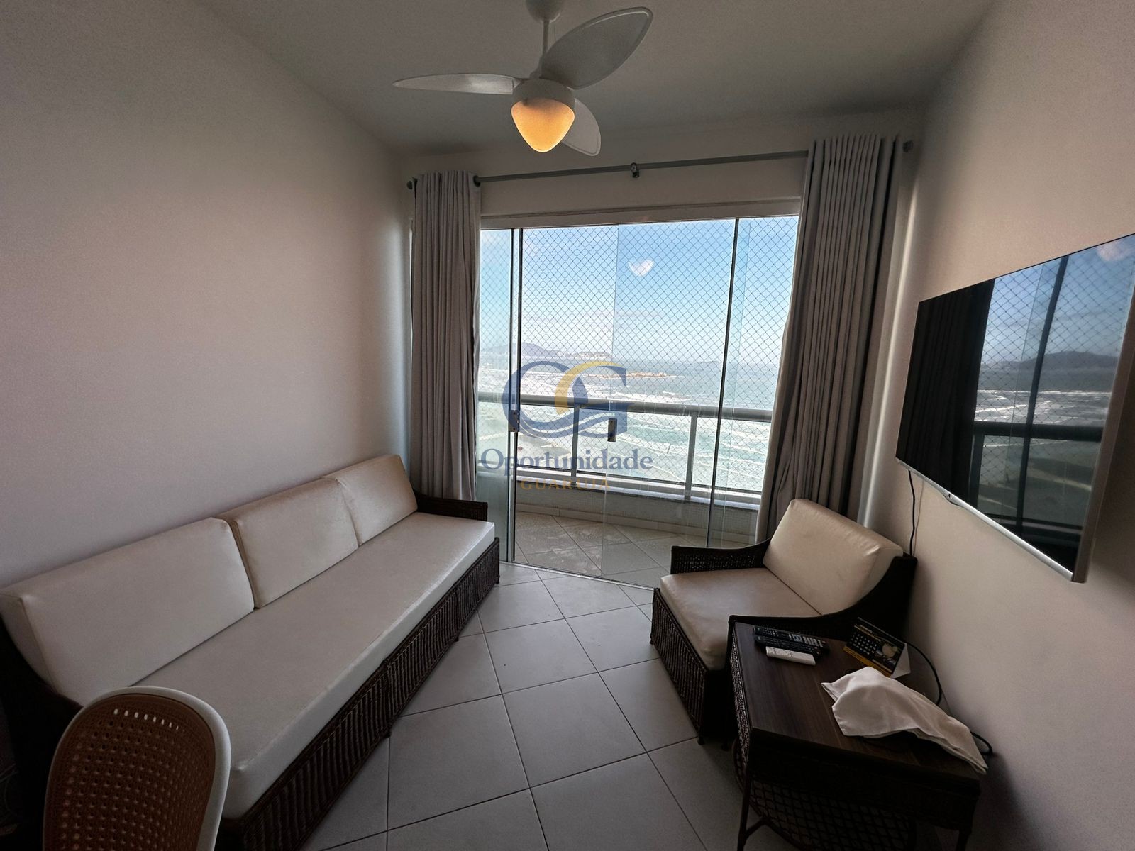 Apartamento Frente ao Mar nas Pitangueiras, Guarujá - SP