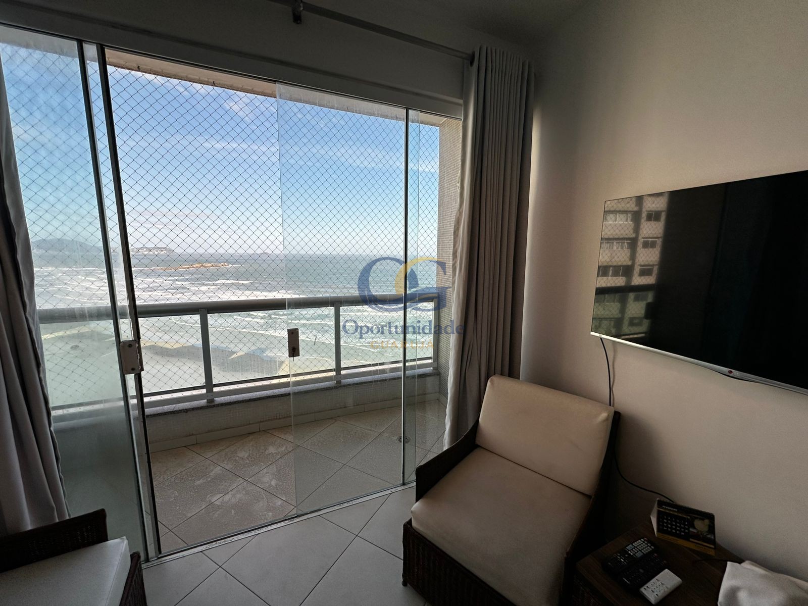 Apartamento Frente ao Mar nas Pitangueiras, Guarujá - SP