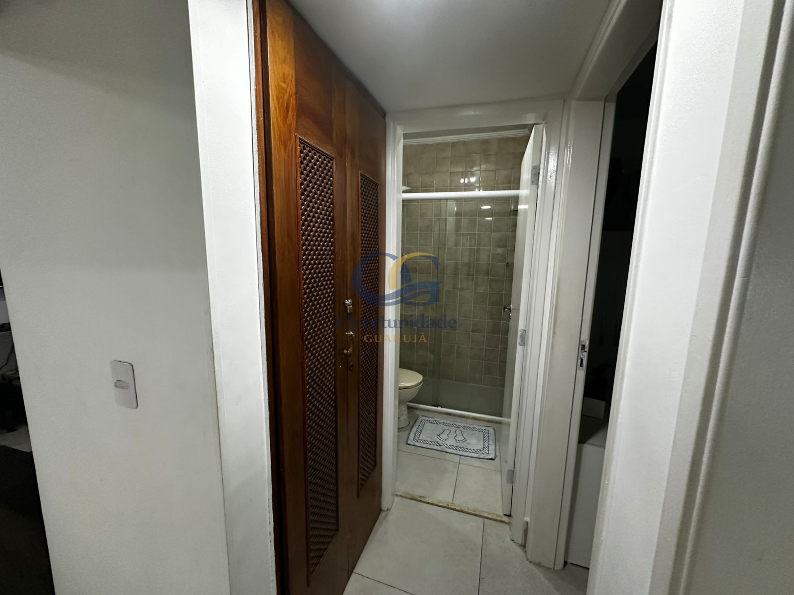 Apartamento na Praia das Pitangueiras, Guarujá - SP