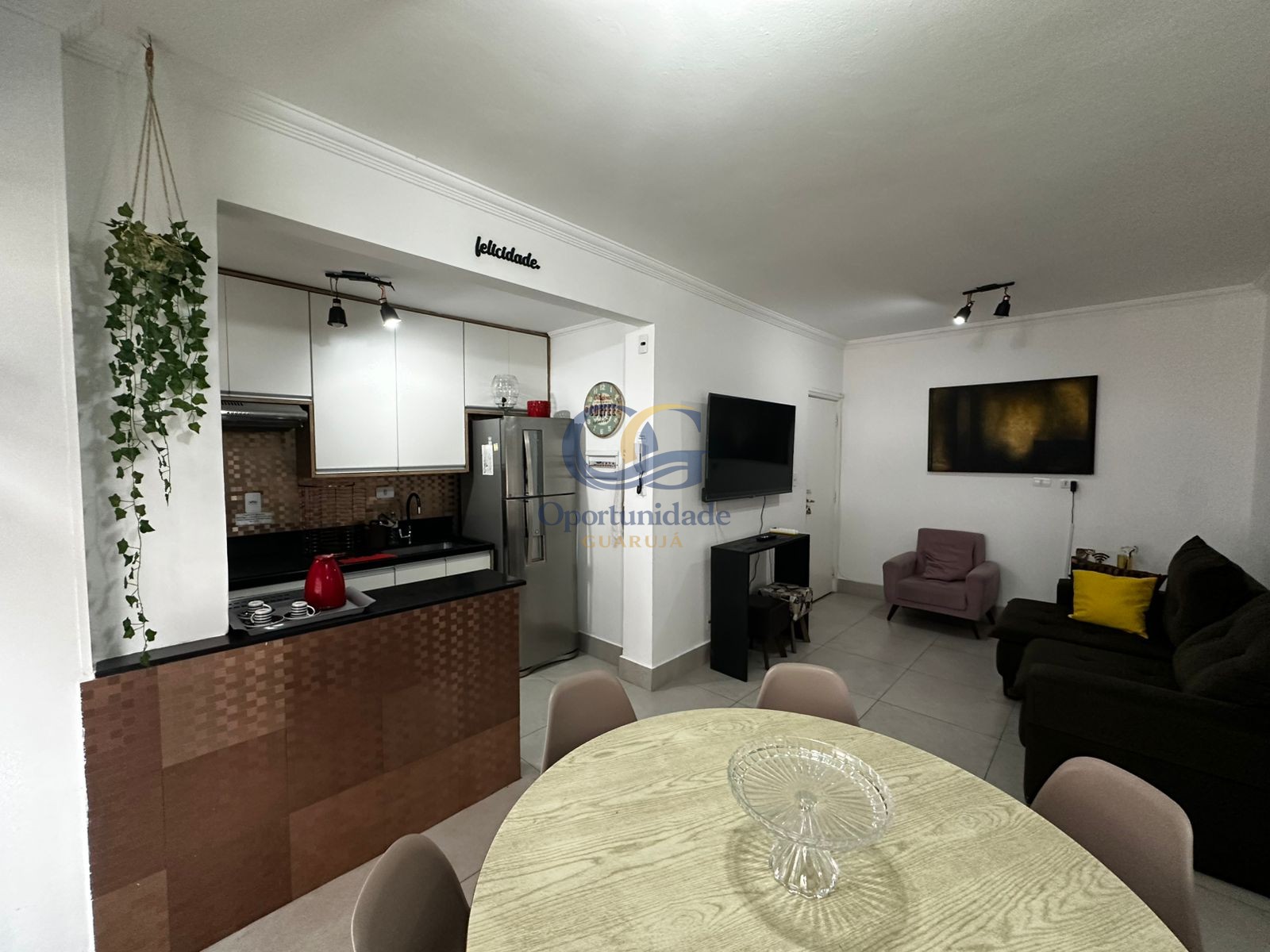 Apartamento na Praia das Pitangueiras, Guarujá - SP