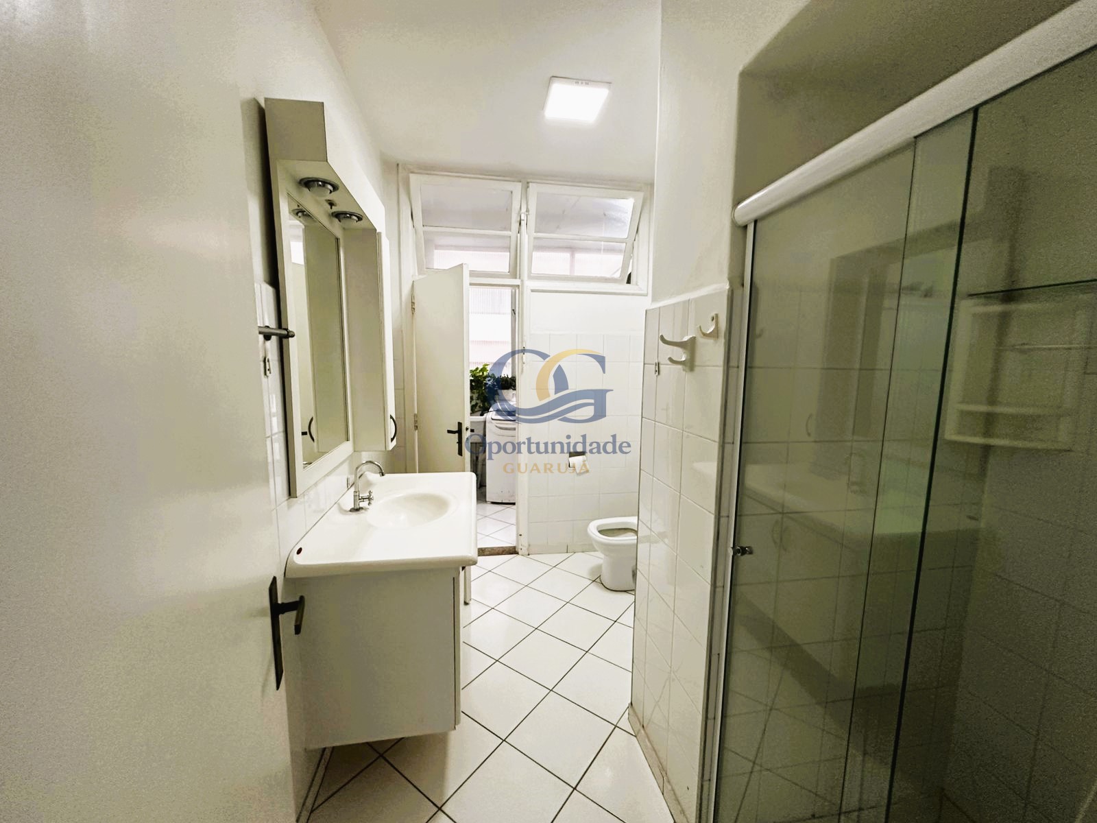 Apartamento na Praia das Pitangueiras, Guarujá - SP