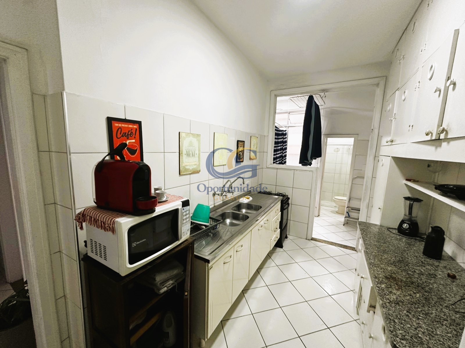 Apartamento na Praia das Pitangueiras, Guarujá - SP