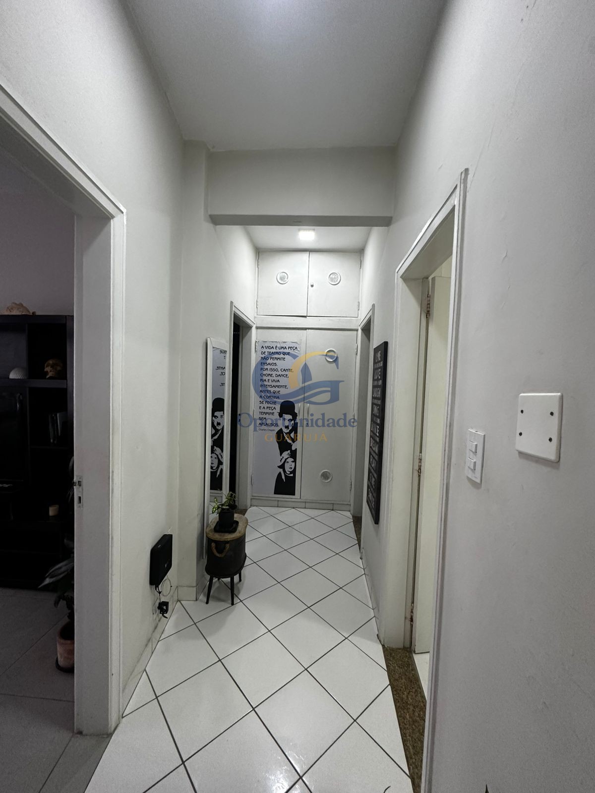 Apartamento na Praia das Pitangueiras, Guarujá - SP