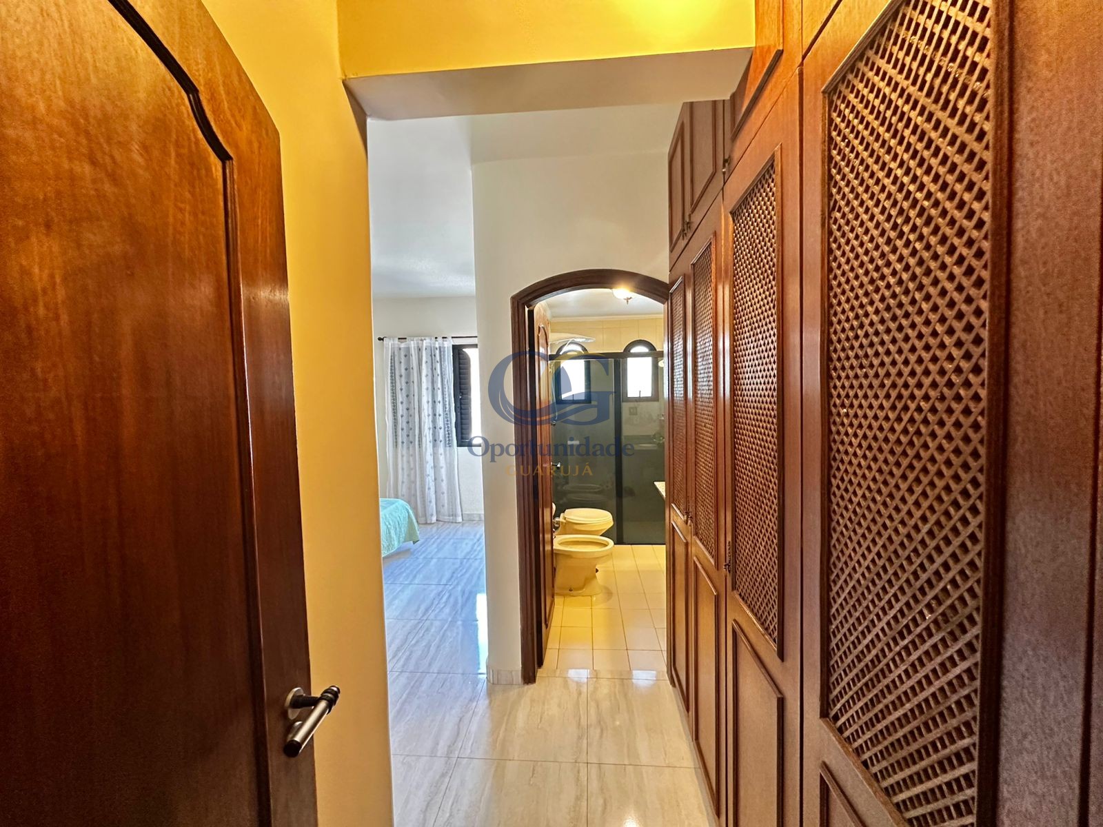 Apartamento na Praia da Enseada, Guarujá - SP