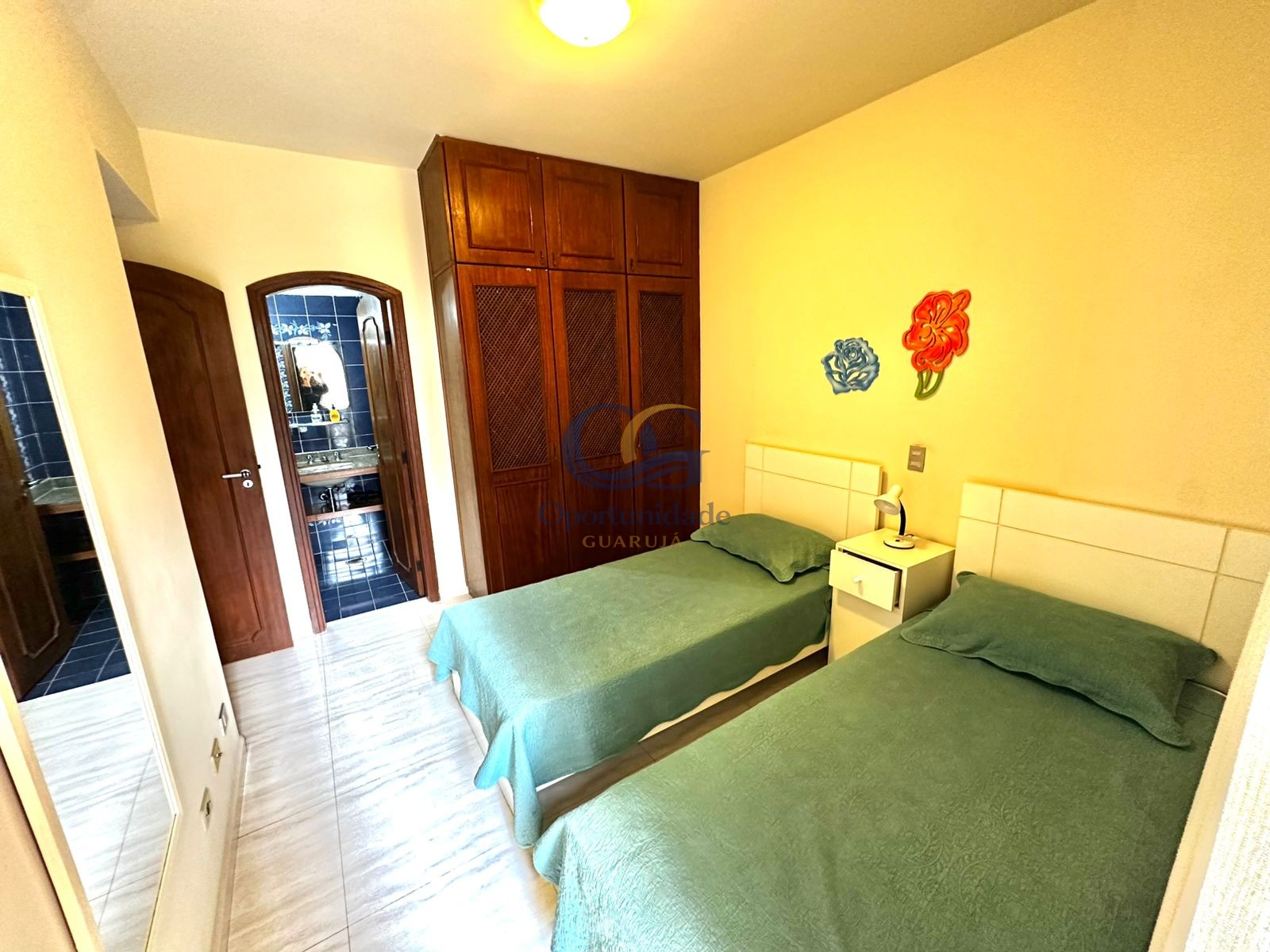 Apartamento na Praia da Enseada, Guarujá - SP