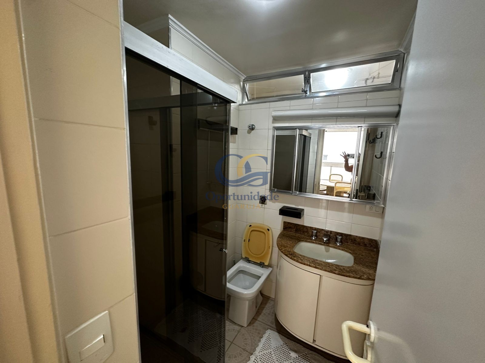 Apartamento na Praia das Pitangueiras, Guarujá - SP