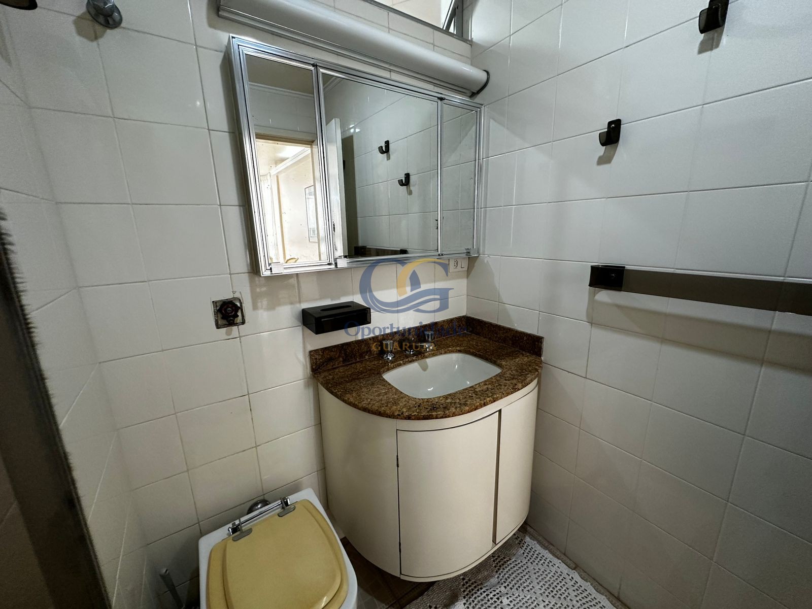 Apartamento na Praia das Pitangueiras, Guarujá - SP