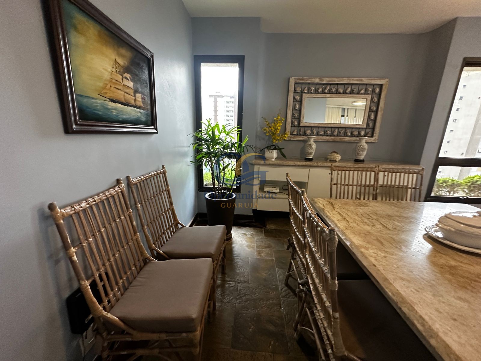 Apartamento na Praia das Pitangueiras, Guarujá - SP