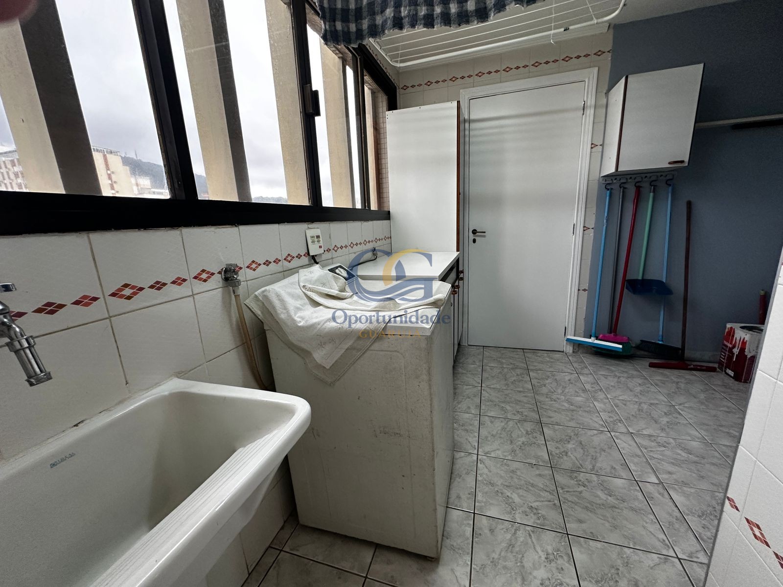 Apartamento na Praia das Pitangueiras, Guarujá - SP