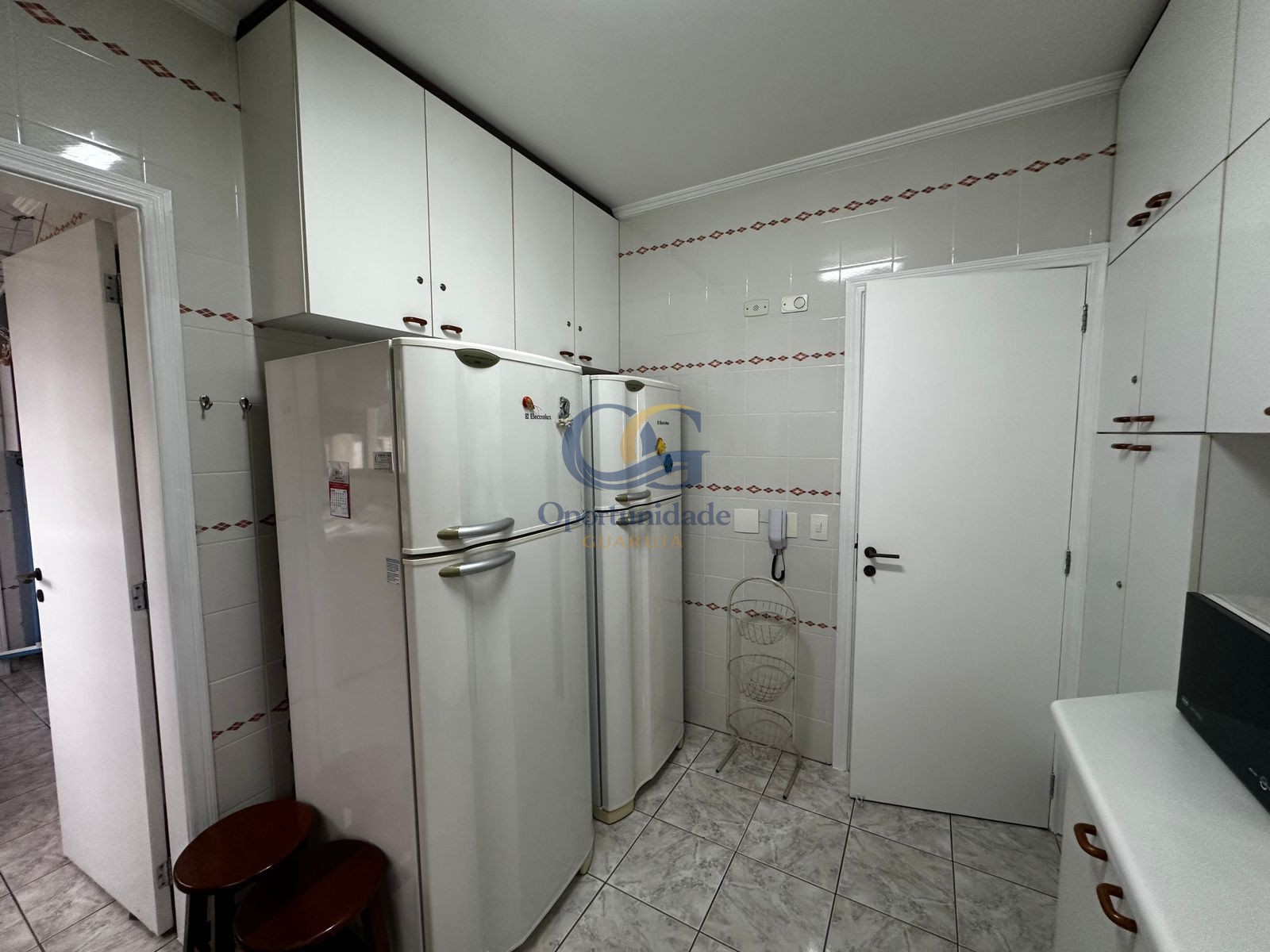 Apartamento na Praia das Pitangueiras, Guarujá - SP