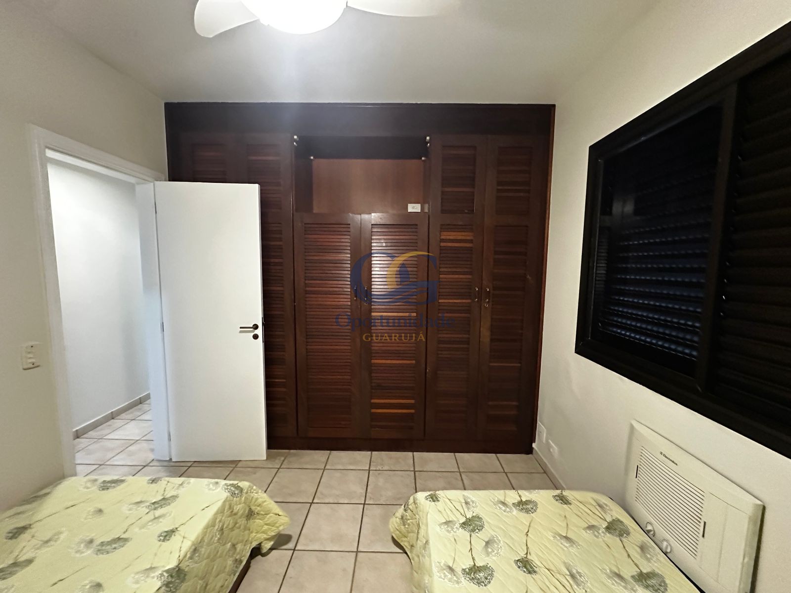 Apartamento na Praia das Pitangueiras, Guarujá - SP