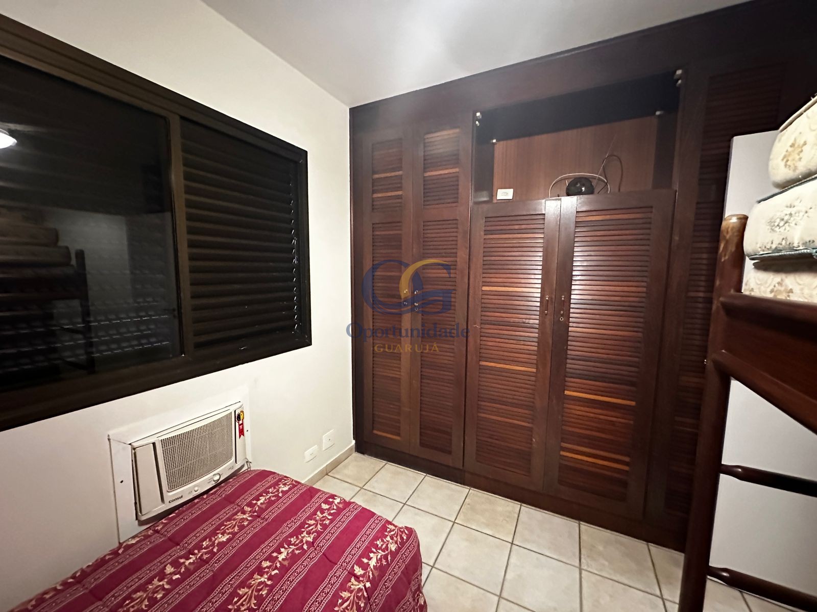Apartamento na Praia das Pitangueiras, Guarujá - SP