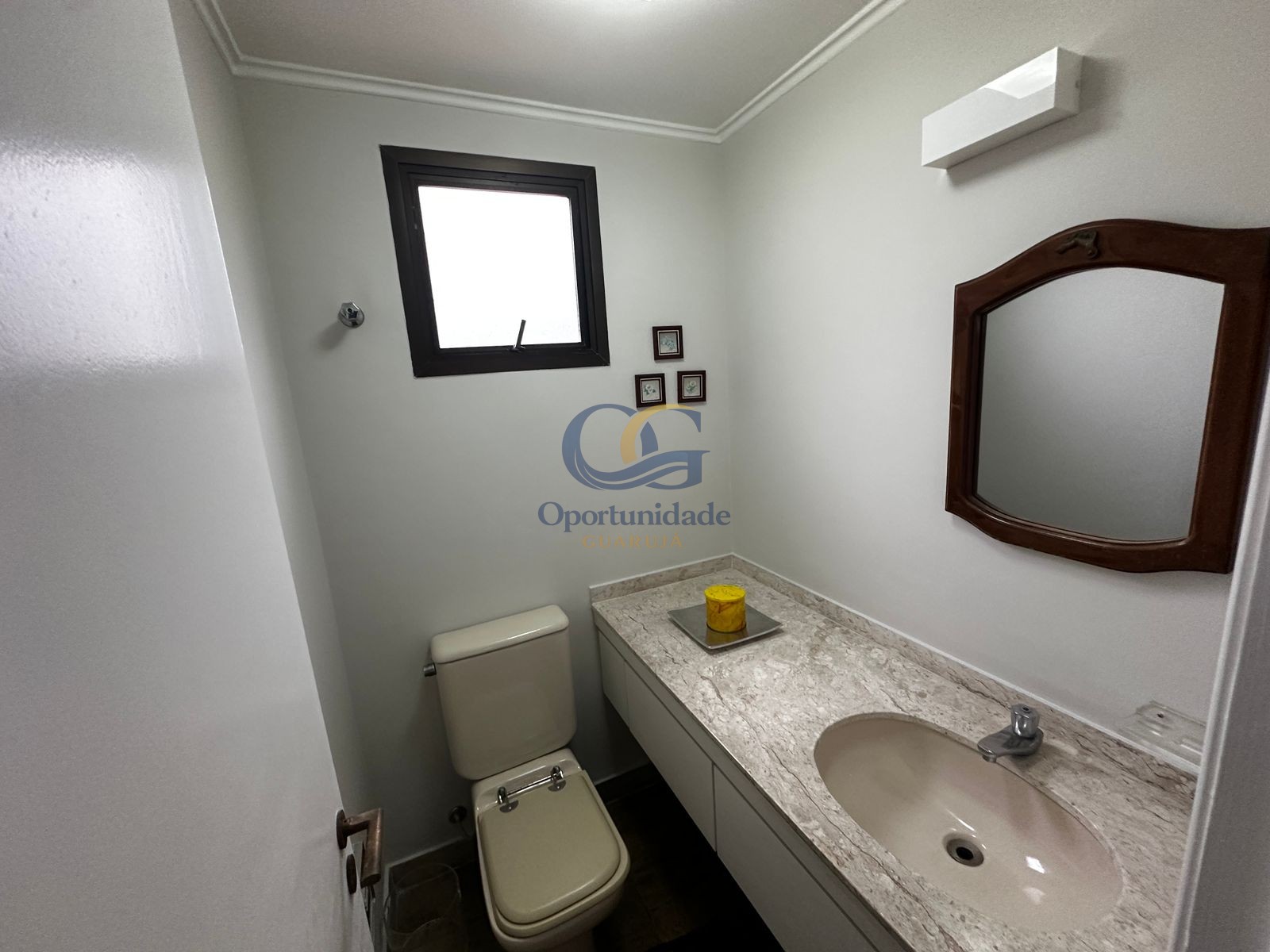 Apartamento na Praia das Pitangueiras, Guarujá - SP