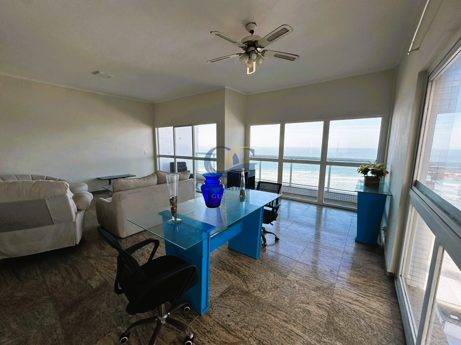 Apartamento Frente ao Mar nas Pitangueiras, Guarujá - SP