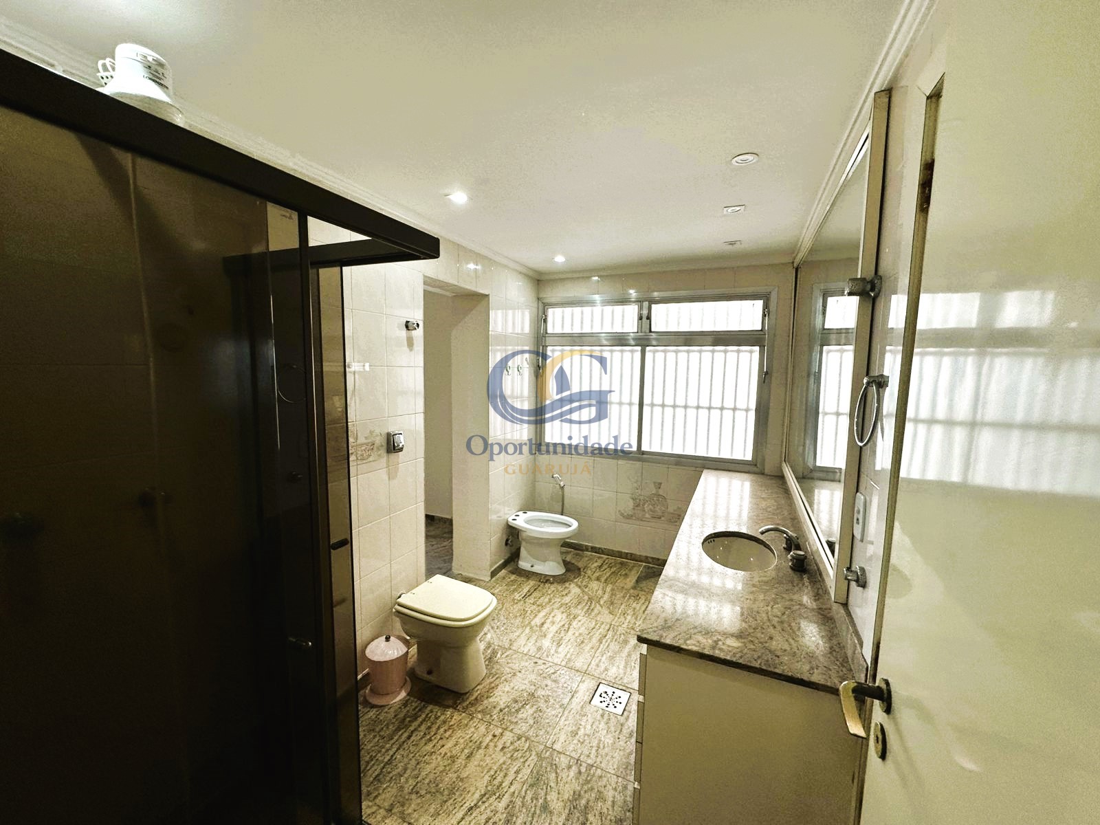Apartamento Frente ao Mar nas Pitangueiras, Guarujá - SP