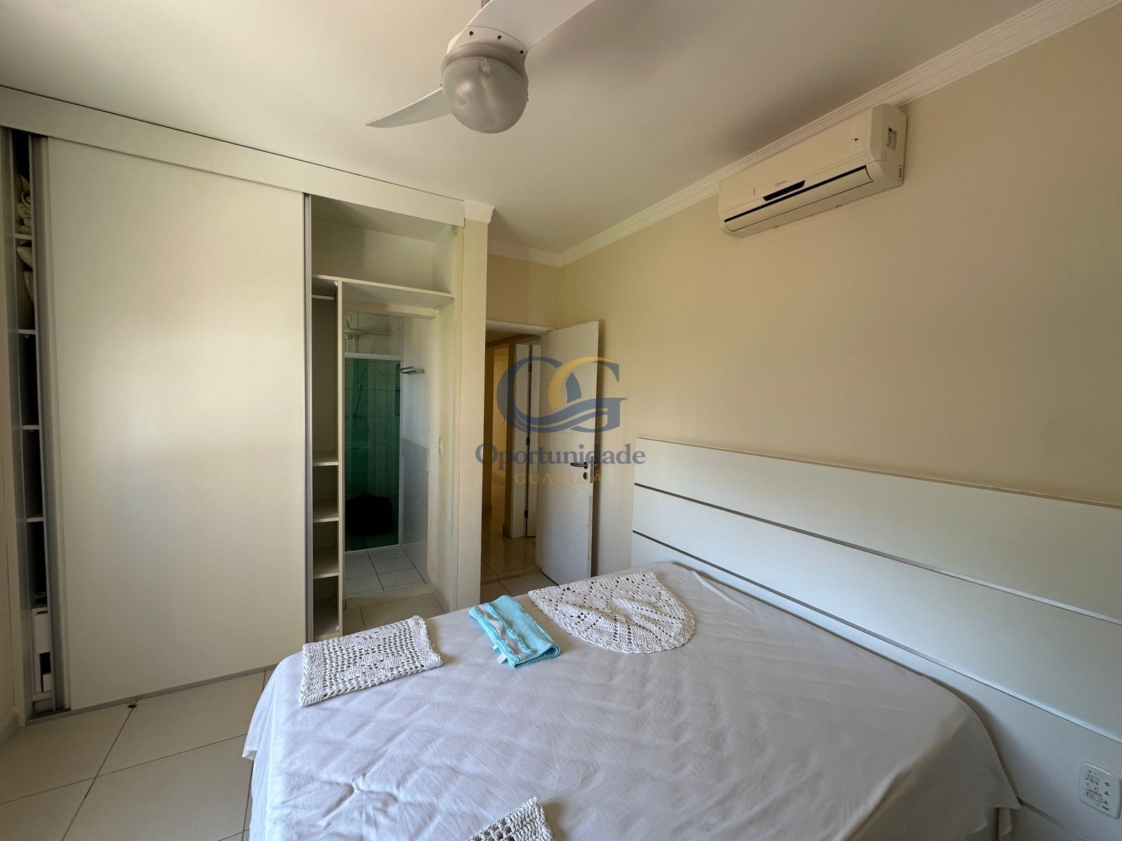 Apartamento na Praia das Pitangueiras, Guarujá - SP