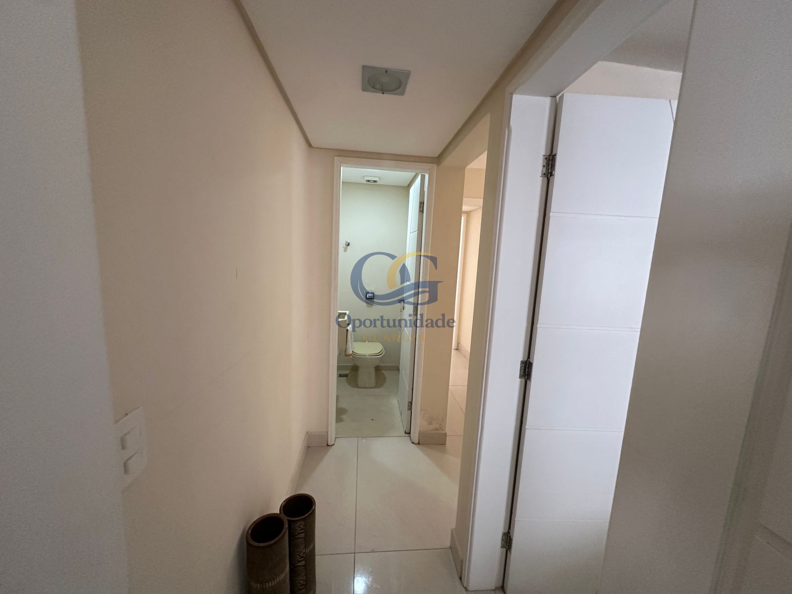 Apartamento na Praia das Pitangueiras, Guarujá - SP