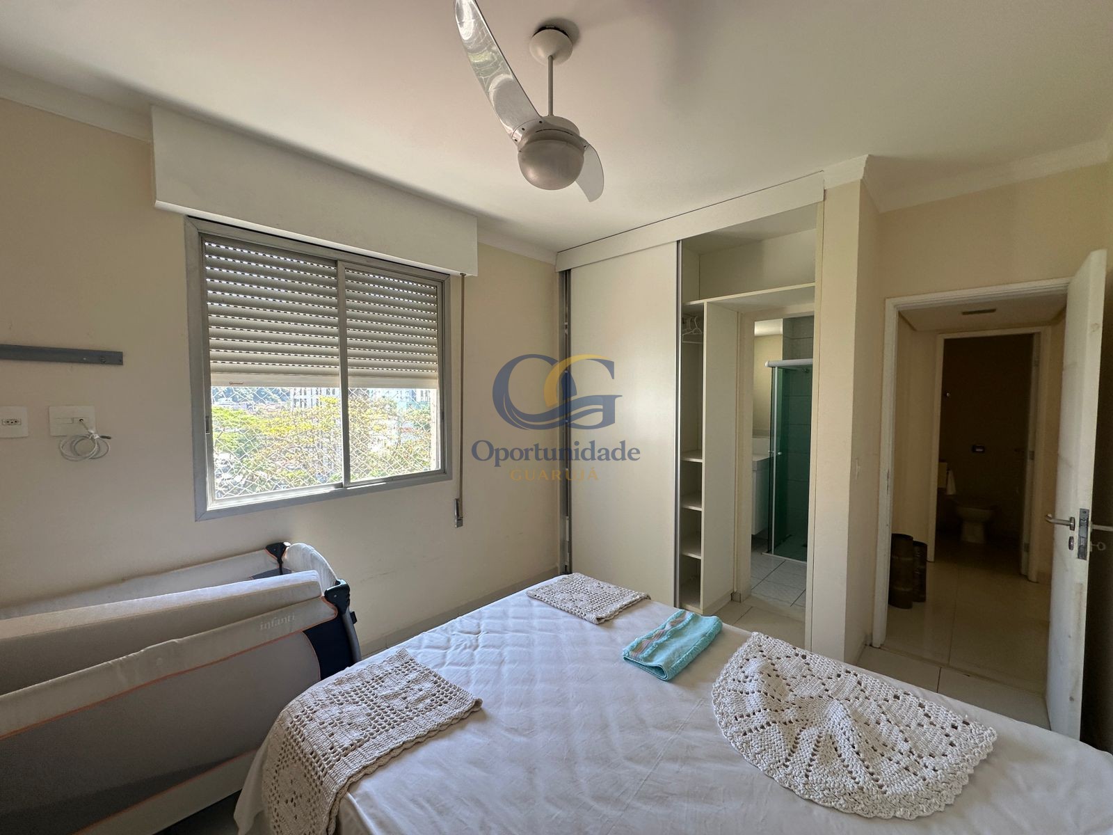 Apartamento na Praia das Pitangueiras, Guarujá - SP