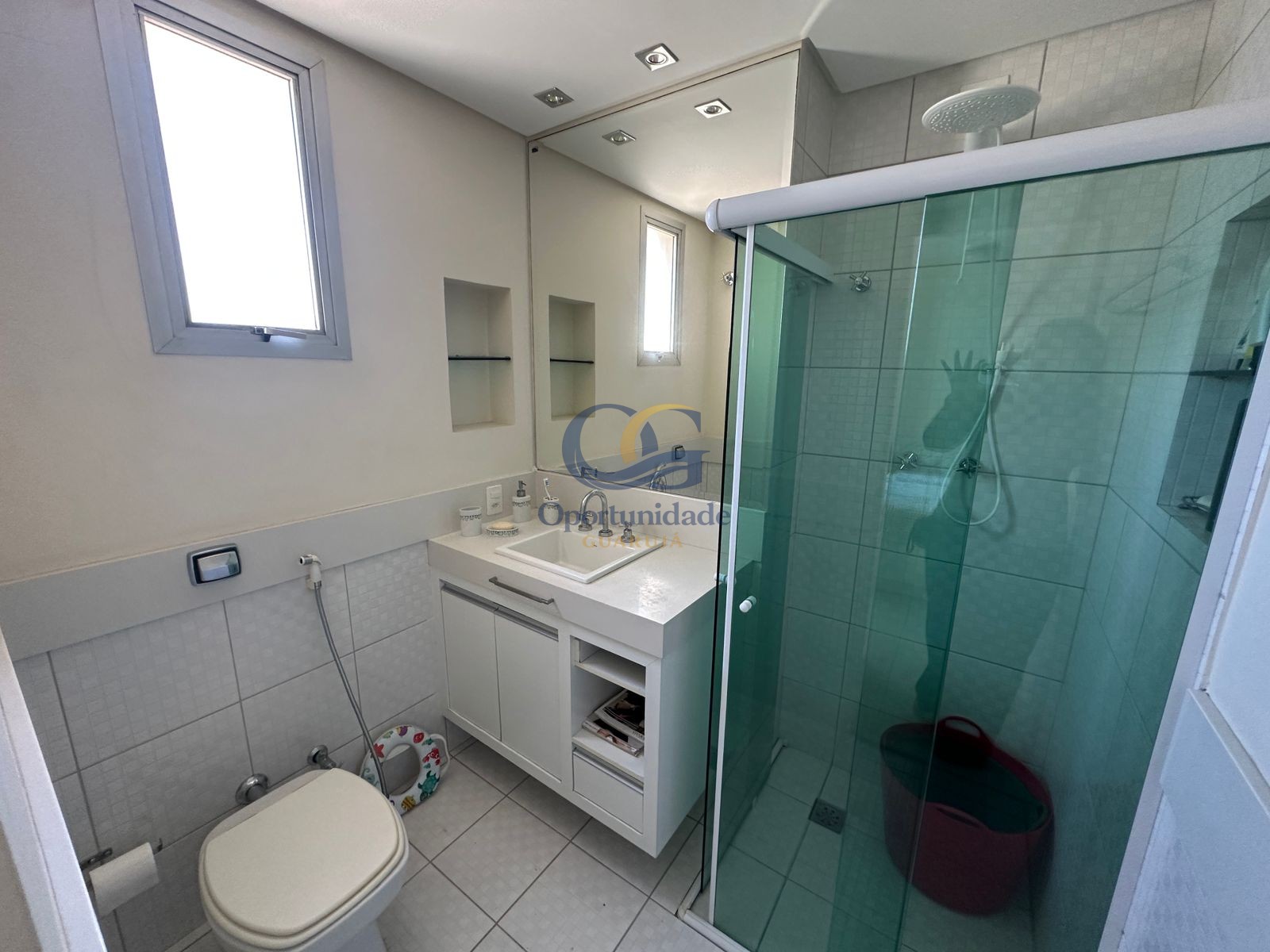 Apartamento na Praia das Pitangueiras, Guarujá - SP